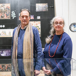 Ausstellung Dommuseum Hildesheim Die Zirkulation von Arbeit, Kapital und Leben als Lieferkette
Ausstellung vom 29. Oktober 2025 bis 6. April 2026 von Alice Creischer und Andreas Siekmann