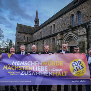 Die evangelische und die katholische Kirche in Niedersachsen werben vor der Bundestagswahl gemeinsam für Menschenwürde, Nächstenliebe und Zusammenhalt in der Gesellschaft.