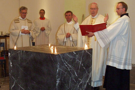 Altarweihe in der umgebauten Seminar-Kirche am Priesterseminar